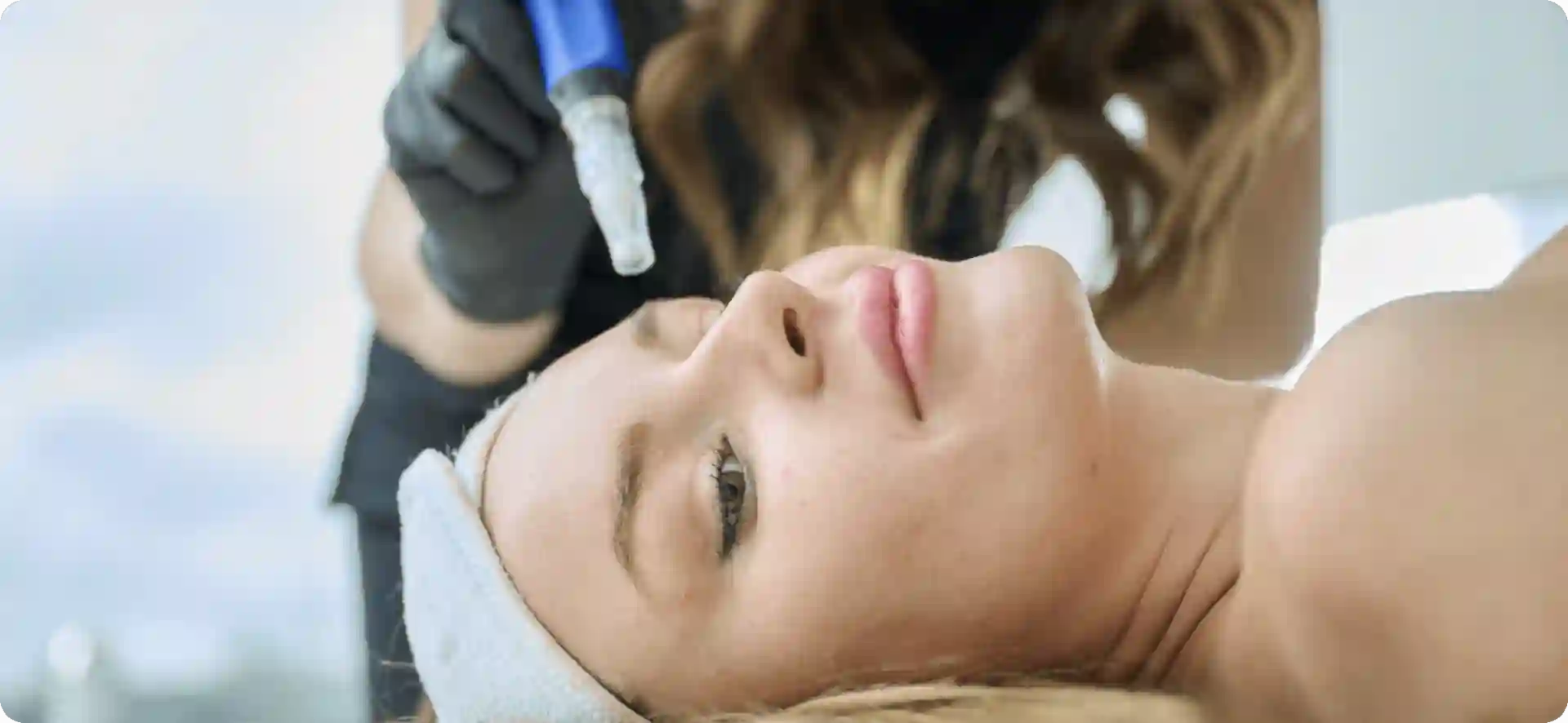 How Do Microneedles Trigger New Collagen and Elastin in Loose Skin West Hampstead?